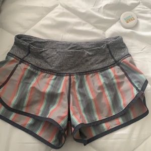 Women’s LuLulemon shortie shorts